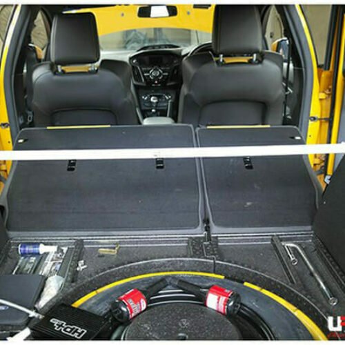 Ford Focus ST 2.0 12-18 Ultra Racing 2-Point Rear Upper Strutbar – UR-RE2-3111