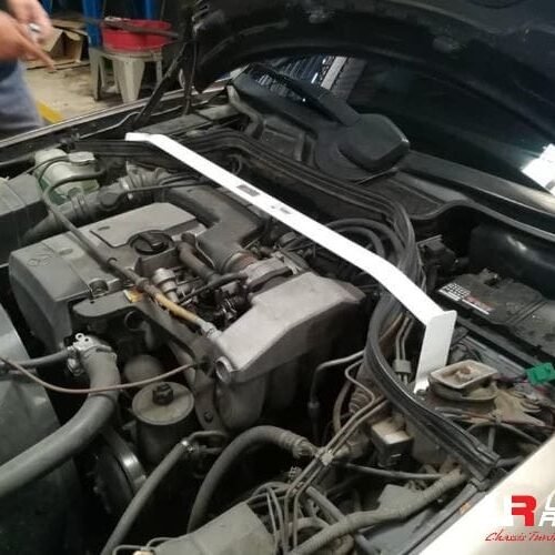Mercedes E Class (W124) Ultra Racing 2-Point Front Strut Bar – UR-TW2-2157