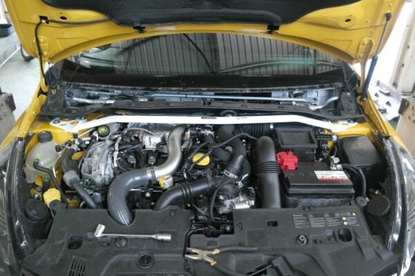 Renault Clio RS Mk4 13+ Ultra Racing 2-Point Front Upper Strut Bar - UR-TW2-3212
