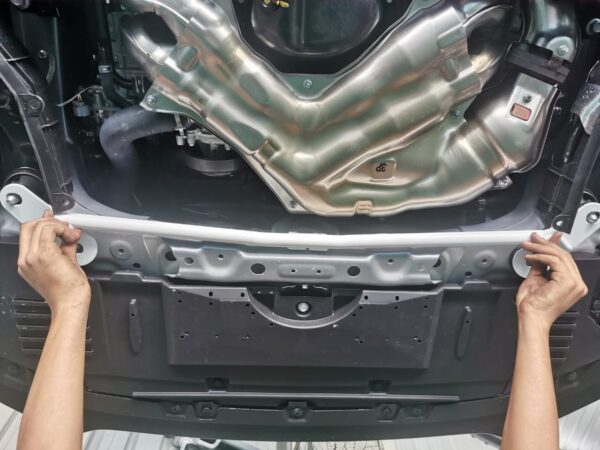 Toyota GR86 2.4 ZN8 21+ Ultra Racing 4-Point Front Lower Brace - URTW-LA4-4318