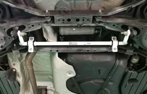 Ford Focus (MK3) 2.0-Duretec 2WD 12-18 UltraRacing Rear Sway Bar 23mm (524)