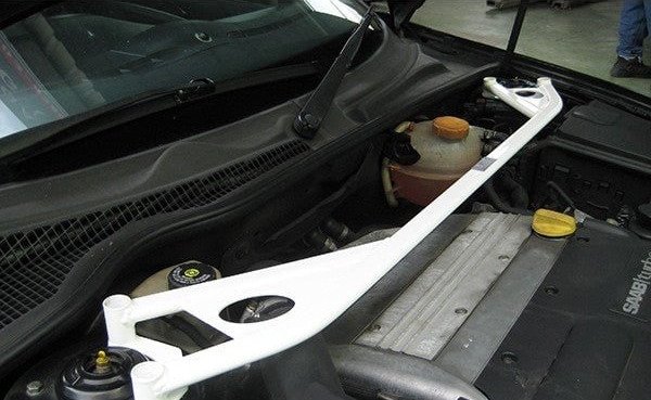 Saab 93 02-12 2.0T Ultra Racing 2-Point Front Upper Strutbar - UR-TW2-1505